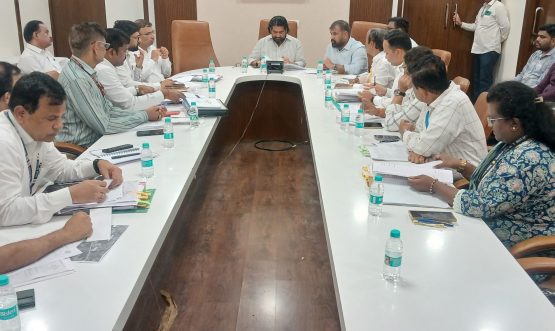 Hon’ble Minister reviewed the land acquisition status of 92 encroached acres in Mouje Tandala and discussed necessary remedial measures.