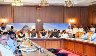Hon’ble Chief Minister Reviews Renovation of Vidhan Bhavan Nagpur