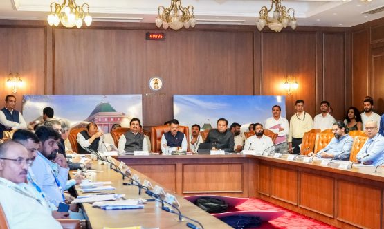 Hon’ble Chief Minister Reviews Renovation of Vidhan Bhavan Nagpur