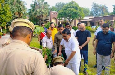 वृक्षारोपण कार्यक्रम माननीय जनपद न्यायाधीश आवास दिनांक 20.07.2023