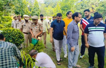 वृक्षारोपण कार्यक्रम माननीय जनपद न्यायाधीश आवास दिनांक 20.07.2023