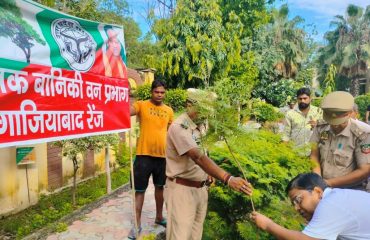 वृक्षारोपण कार्यक्रम माननीय जनपद न्यायाधीश आवास दिनांक 20.07.2023