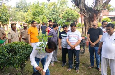 वृक्षारोपण कार्यक्रम माननीय जनपद न्यायाधीश आवास दिनांक 20.07.2023