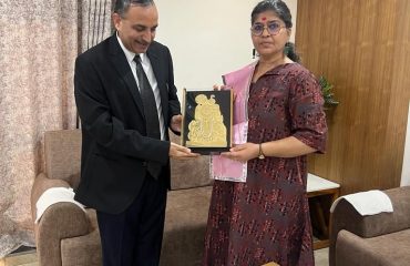 Honourable Chief Justice Mrs. Sunita Agrawal, Gujarat High Court is warmly welcomed by Shri P. G. Gokani, Principal District Judge, Gir-Somnath