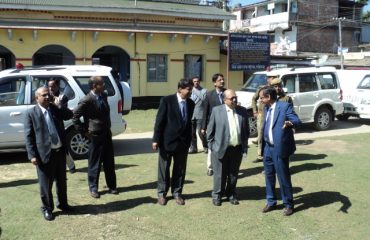 Chief Justice with other Judges is discussing