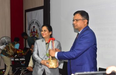 Welcoming the Hon’ble Justice Nataraj R, Judge, High Court of Karnataka by Hon’ble Judge Smt. K G Shanthi, Prl District & Sessions Judge, Ballari
