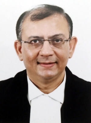 Hon'ble Mr. Justice Maulik Jitendra Shelat