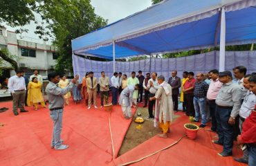 नवीन न्यायालय भवन के  भूमिपूजन समारोह में माननीय जिला न्यायाधीश द्वारा प्रार्थना