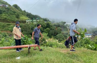 Social work Zunheboto District Court picking up trash