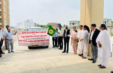 Vehicle containing flood relief material being flagged of by the Ld. District & Sessions Judge, Hoshiarpur for distribution in the flood effected areas of Hoshiarpur