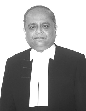 न्यायाधीश