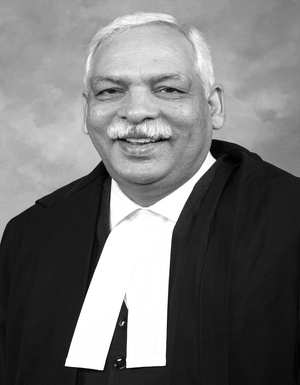 न्यायाधीश