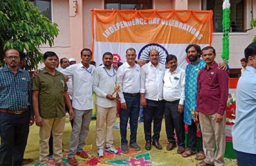 Court staff in independence day celebrations