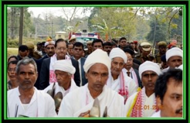 General public present in procession