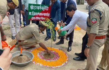 पर्यावरण दिवस पर जनपद न्यायाधीश एवं सीजेएम द्वारा वृक्षारोपण