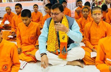 Chief Minister sharing knowadge with students