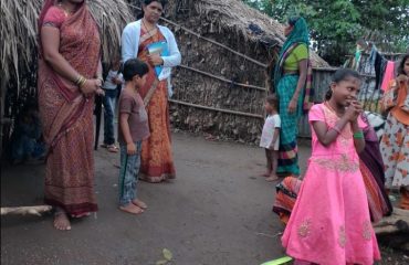 नवभारत साक्षरता कार्यक्रमांतर्गत शाळाबाह्य मुलांच्या सर्वेक्षणासोबतच निरक्षरांचेही सर्वेक्षण करण्यात येत आहे
