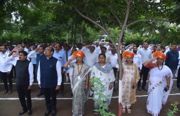 जिल्हा परिषद, अधिकारी व कर्मचारी उपस्थित होते.