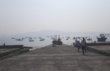 राजपुरी ता. मुरूड जि. रायगड येथे मासळी उतरविण्याच्या केंद्रावर मच्छिमारांना मुलभूत सोयी सुविधा पुरविणे.
