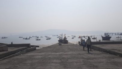 राजपुरी ता. मुरूड जि. रायगड येथे मासळी उतरविण्याच्या केंद्रावर मच्छिमारांना मुलभूत सोयी सुविधा पुरविणे.