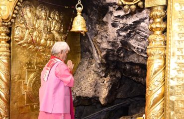Lieutenant Governor Shri Manoj Sinha paid obeisance at Shri Mata Vaishno Devi ji Shrine