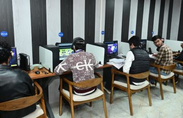 Lieutenant Governor Sh Manoj Sinha visited Vajr Division’s Roshan Mustaqbil, a youth empowerment centre at Zangli, Kupwara (2)