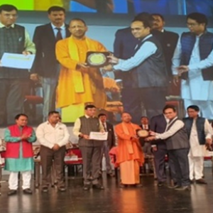 एबी-एचडब्ल्यूसी (२०२२) च्या कार्यान्वित करण्याचे लक्ष्य साध्य केल्याबद्दल महाराष्ट्राला आरोग्य आणि कुटुंब कल्याण मंत्रालयाकडून राष्ट्रीय पुरस्काराने सन्मानित करण्यात आले आहे.