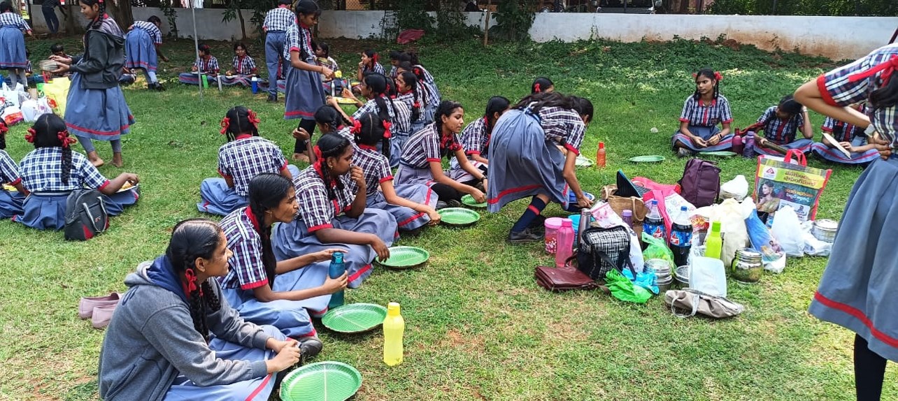 सामुदायिक दोपहर का भोजन