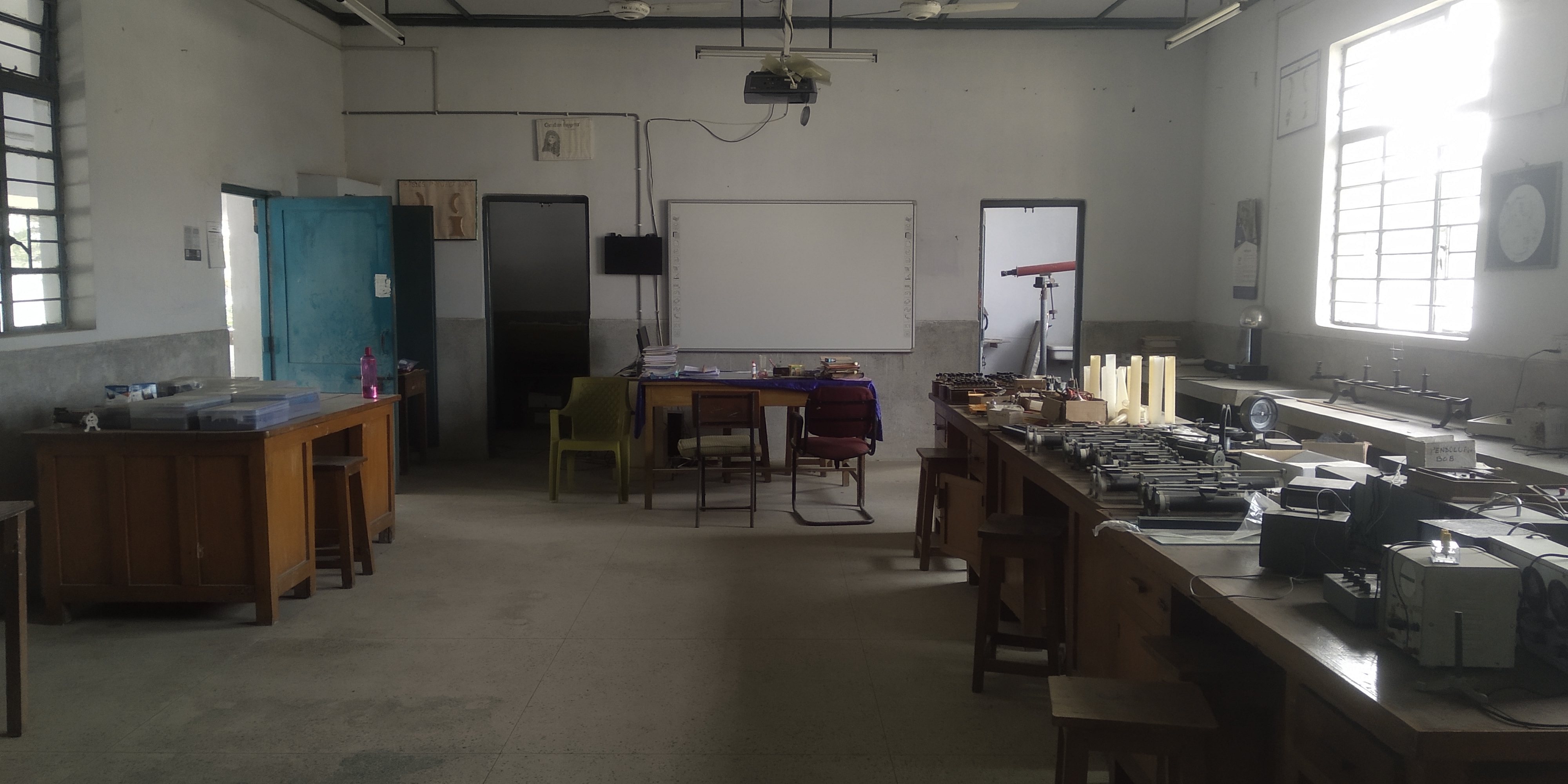 भौतिकी प्रयोगशाला