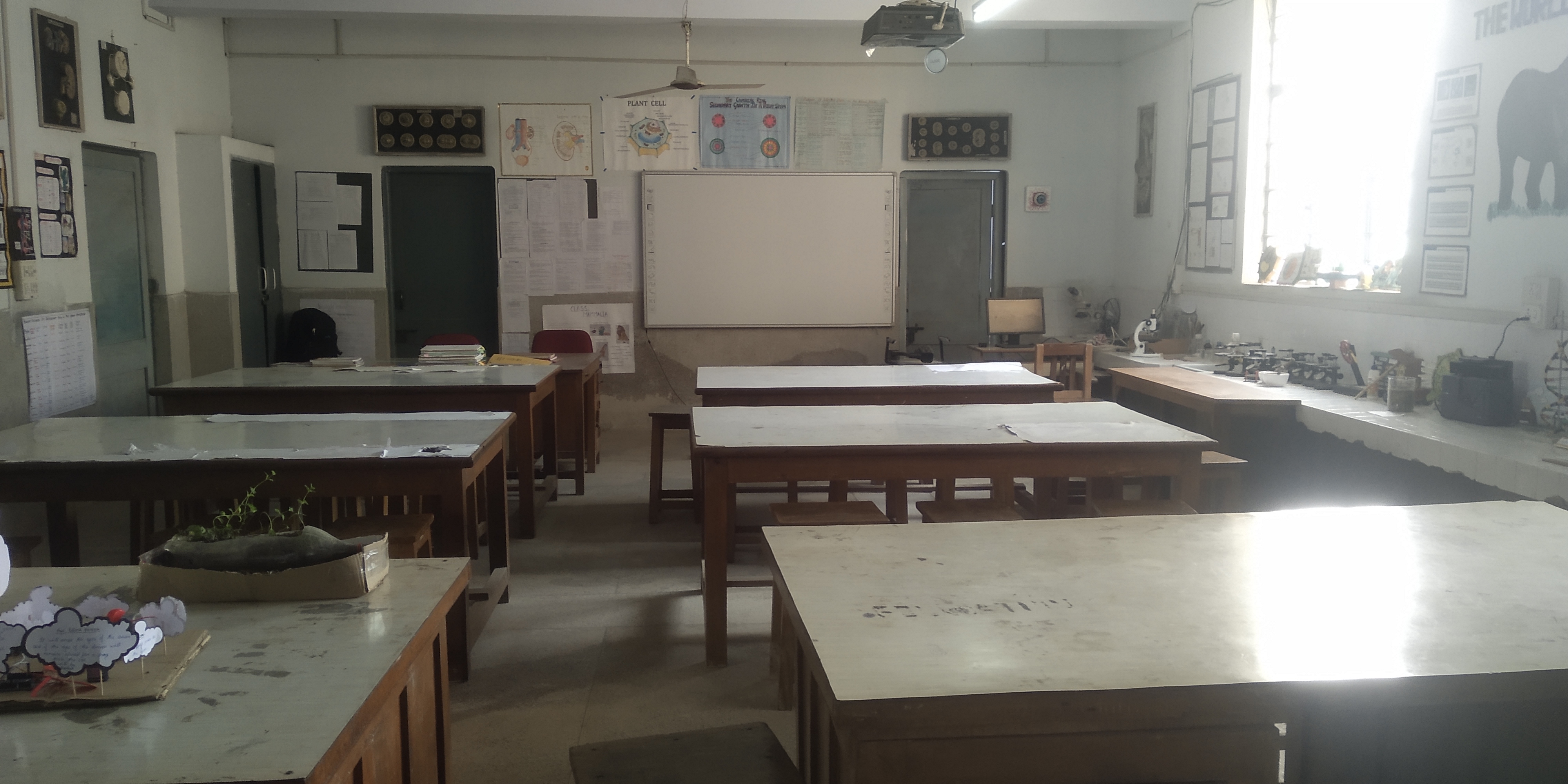 जीवविज्ञान प्रयोगशाला