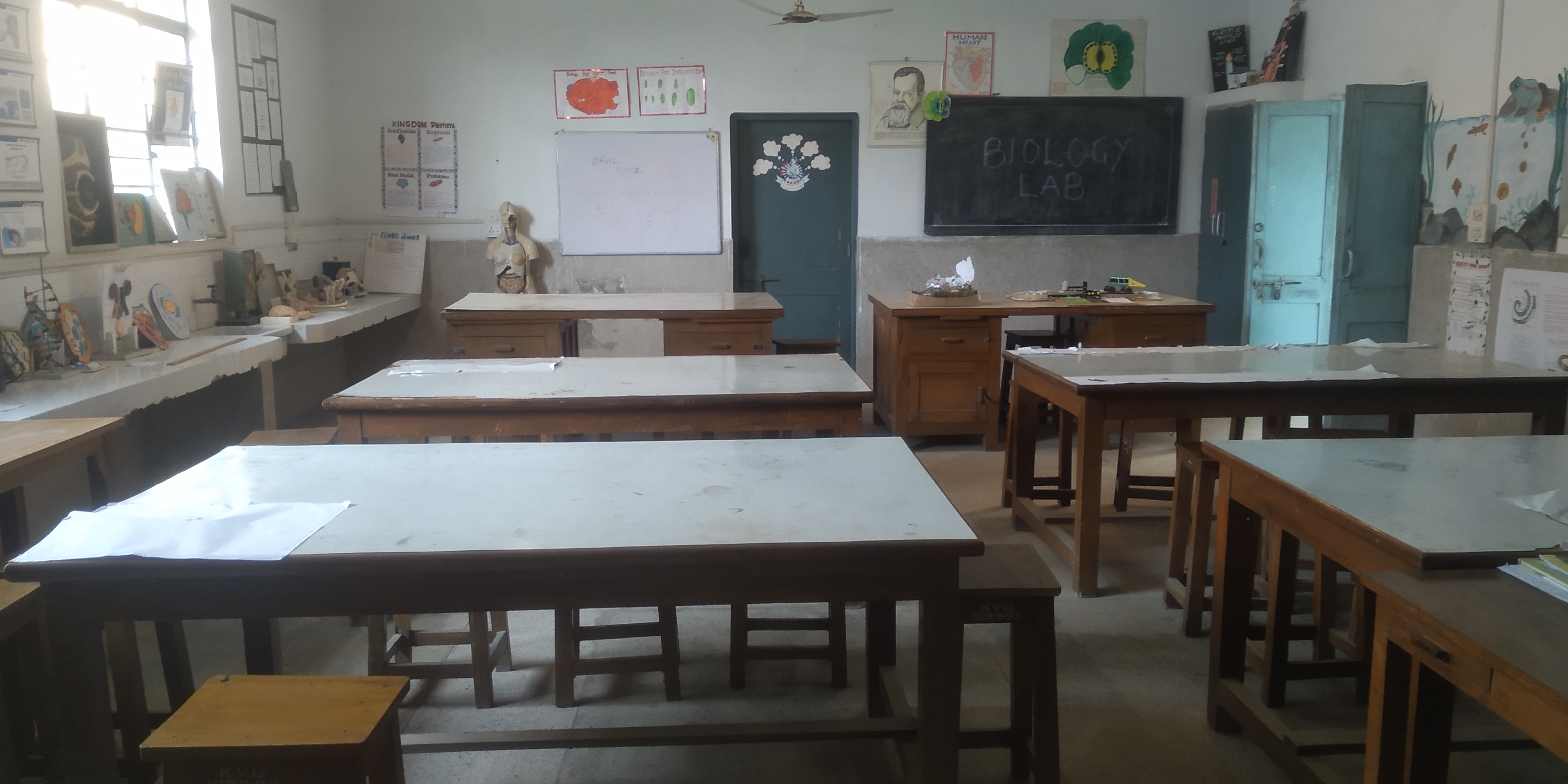 जीवविज्ञान प्रयोगशाला