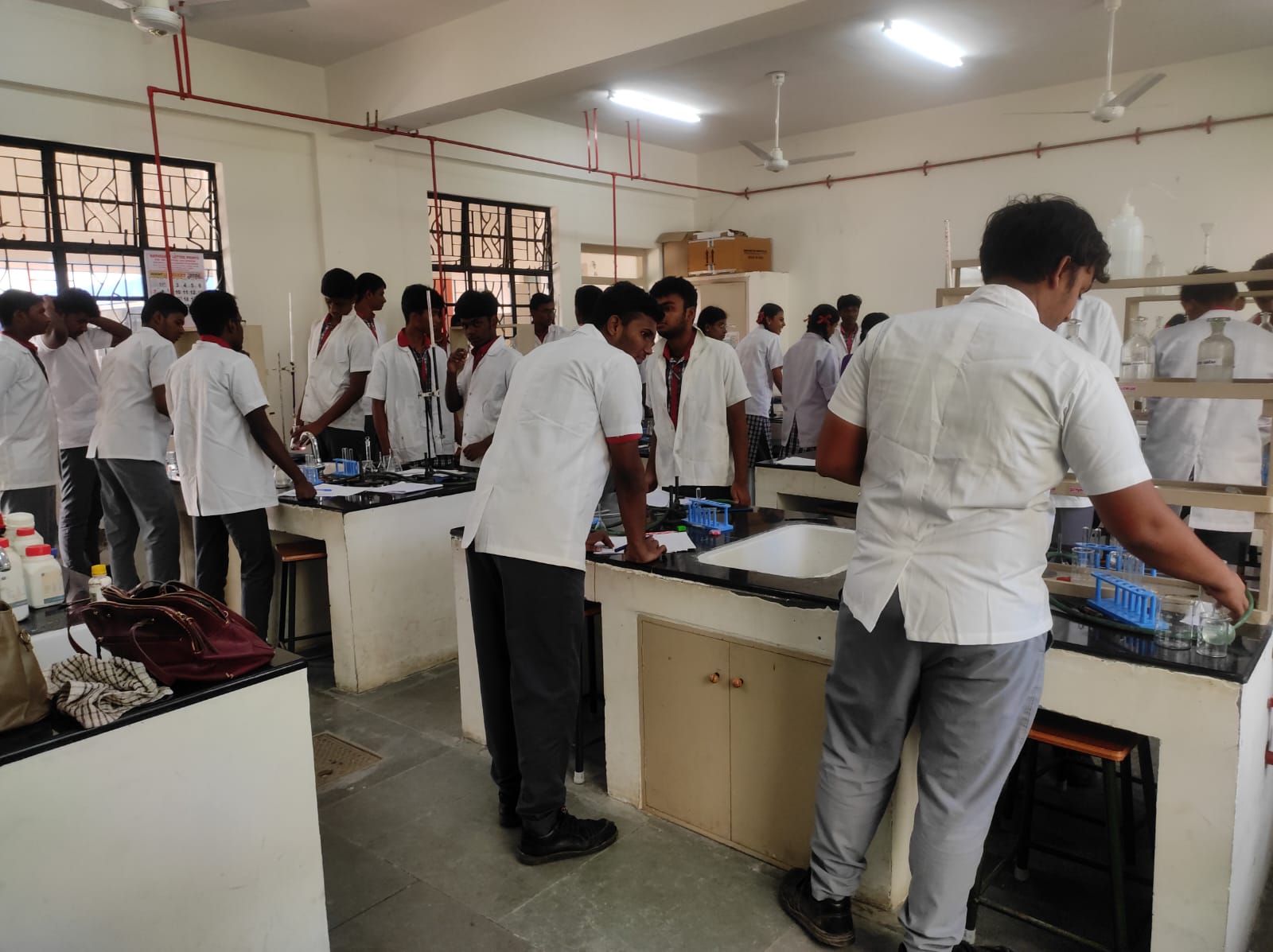 रसायन विज्ञान प्रयोगशाला