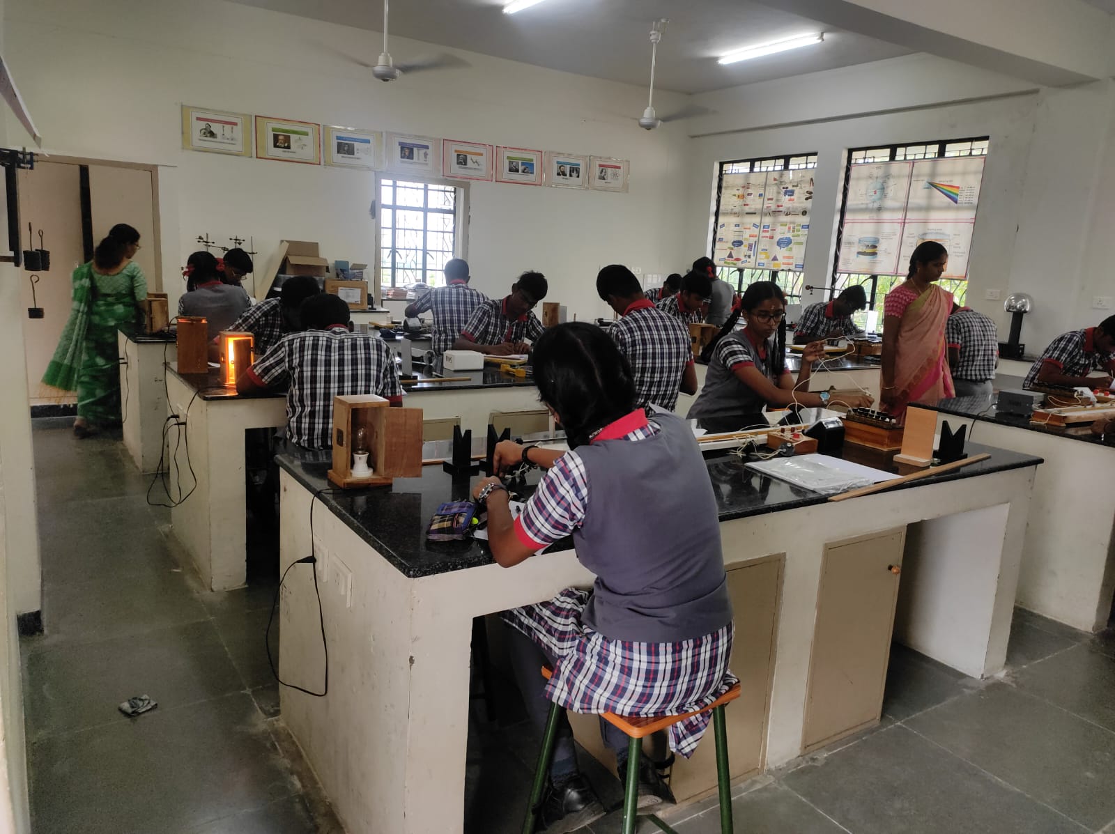 भौतिकी प्रयोगशाला