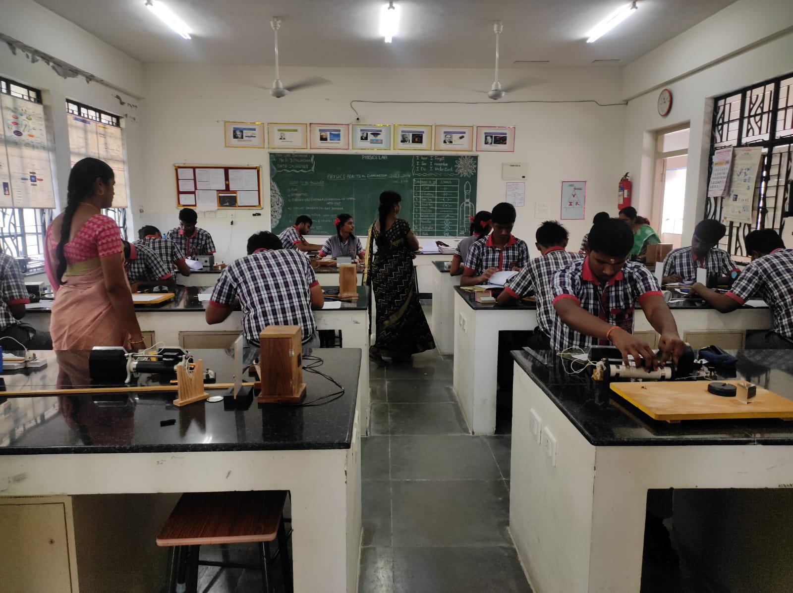 भौतिकी प्रयोगशाला