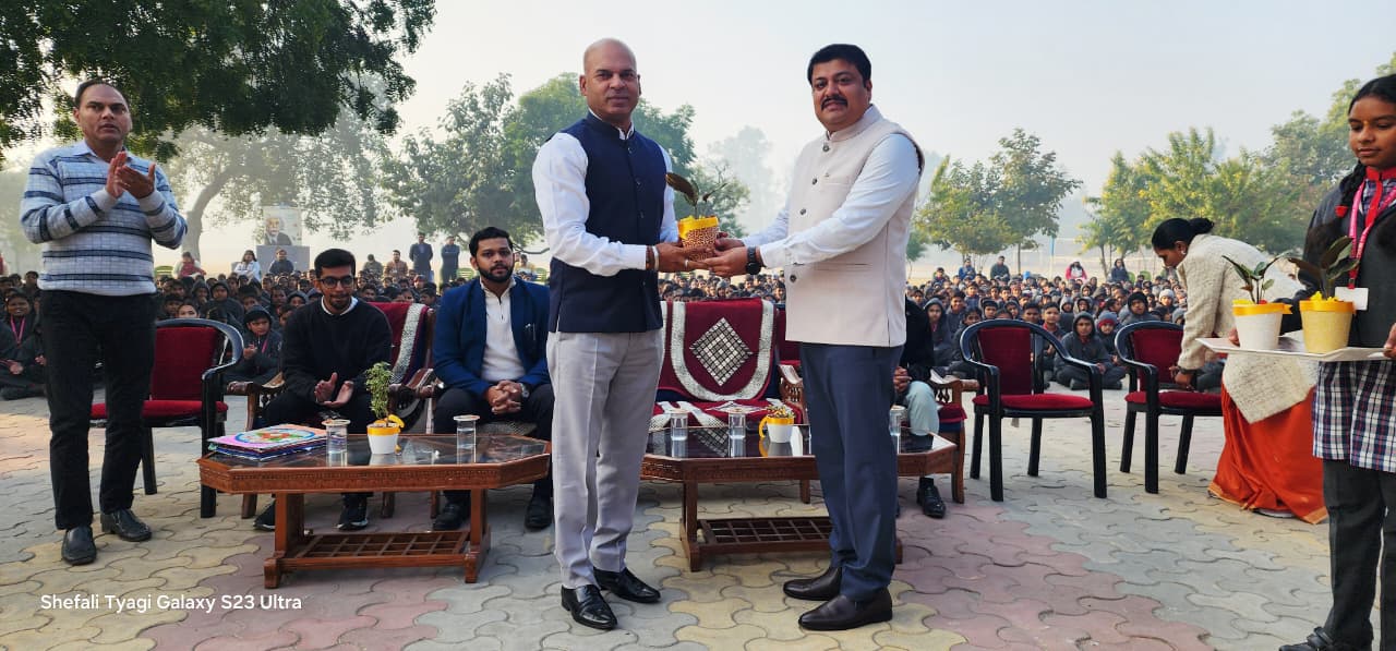 पूर्व छात्रों का स्वागत