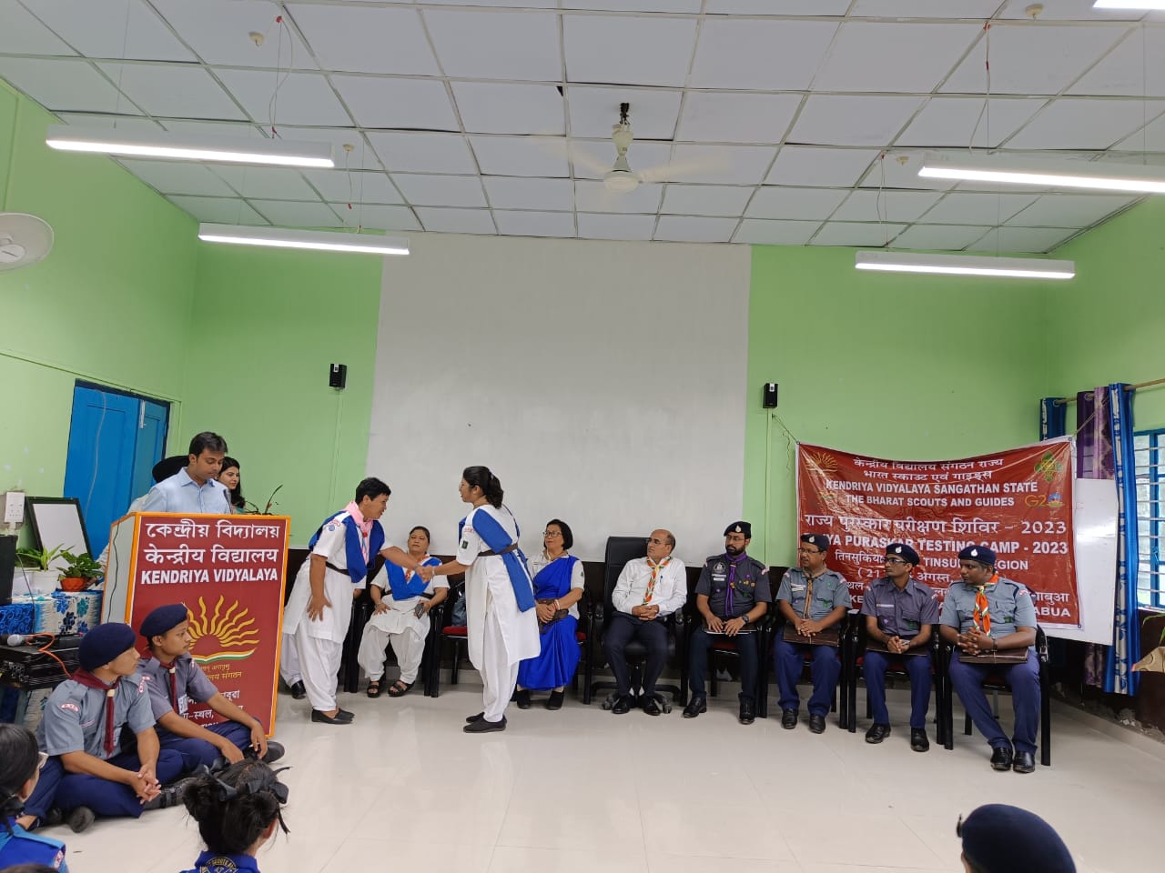 स्काउट्स एवं गाइड्स