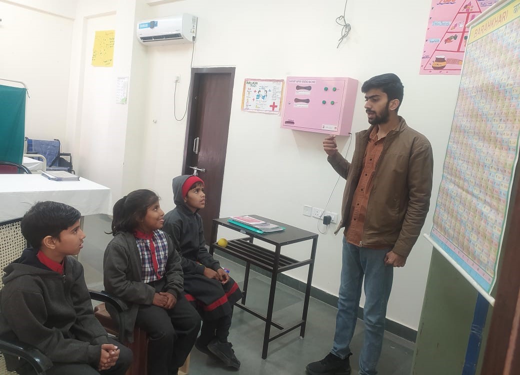 अभिव्यक्ति में सुधार के लिए स्पीच-थेरेपी-क्लास