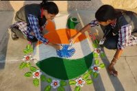 एक भारत श्रेष्ठ भारत के तहत रंगोली बनाना