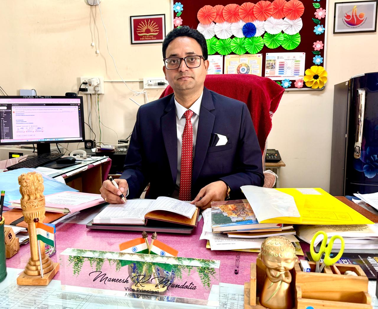 SHRI MANEESH KUMAR MUNDOTIA