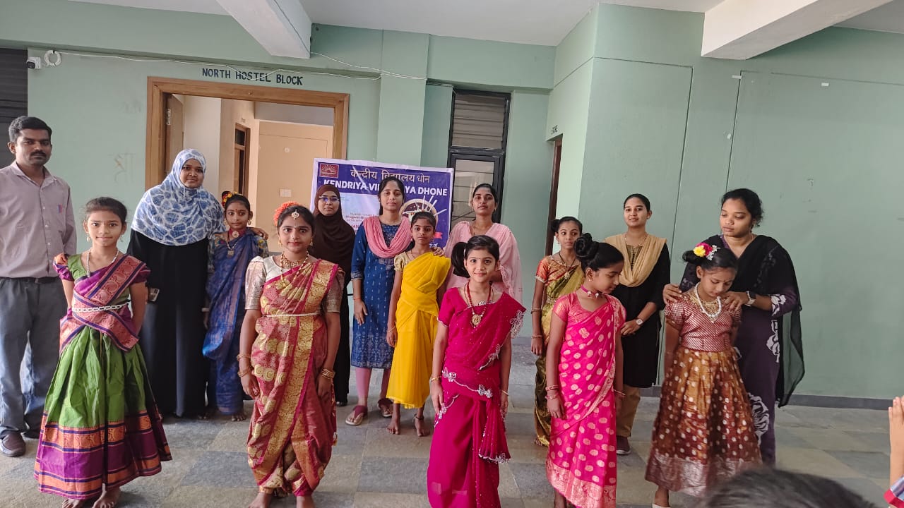Folk dance performance by children on account of Janjatiya diwas pakhwara