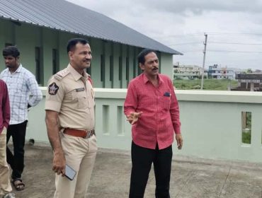 Inspector of Police Shri Imtiyaz Basha observing safety of the Vidyalaya