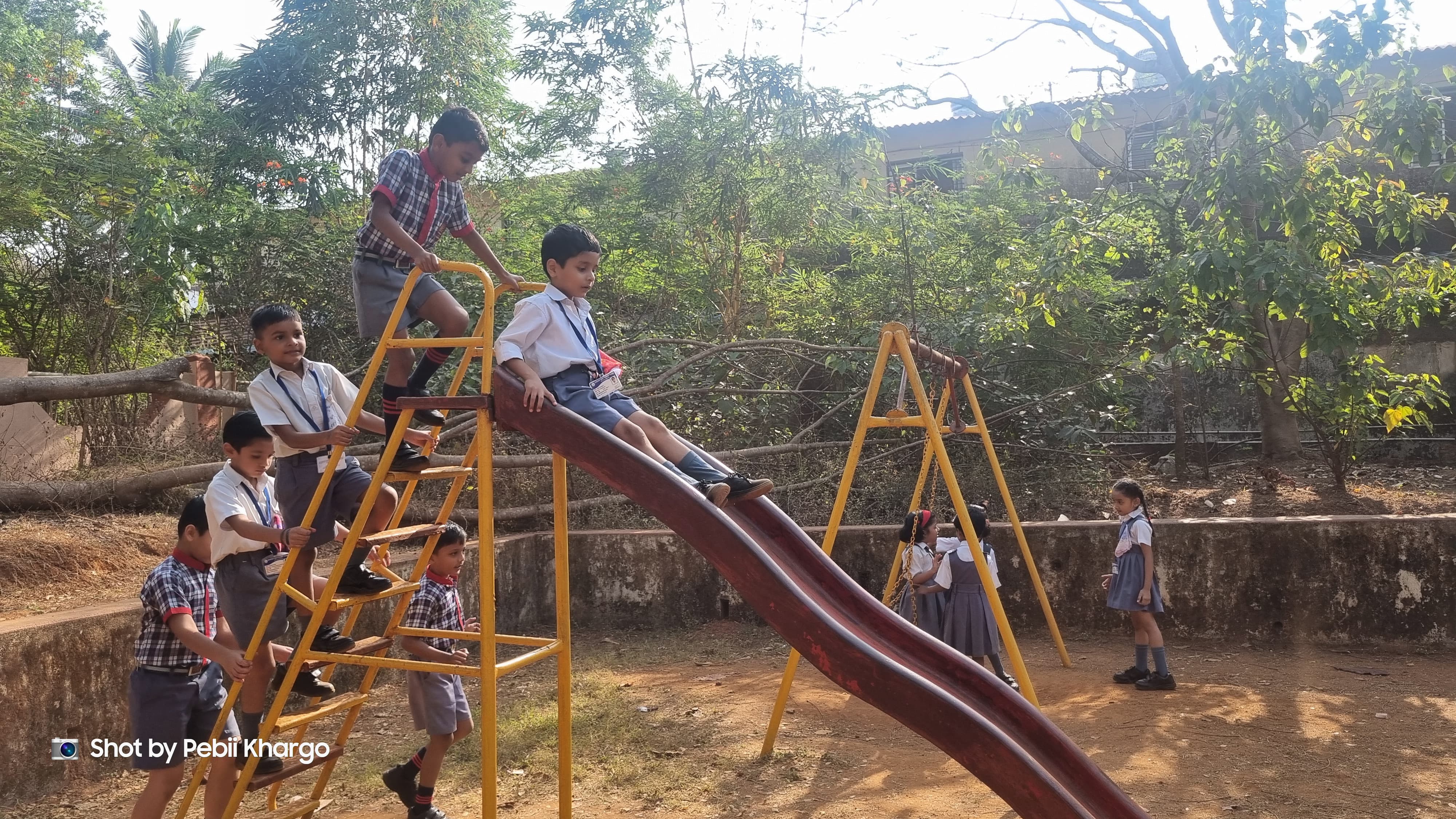 अन्य स्कूलों के साथ साझेदारी