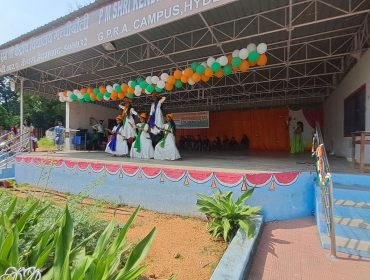 माध्यमिक छात्र के  नृत्य