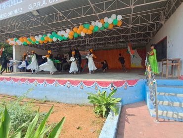 माध्यमिक समूह नृत्य