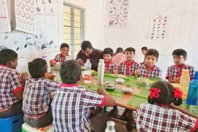 सामुदायिक दोपहर का भोजन