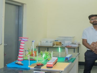 students displays model in rsbvp