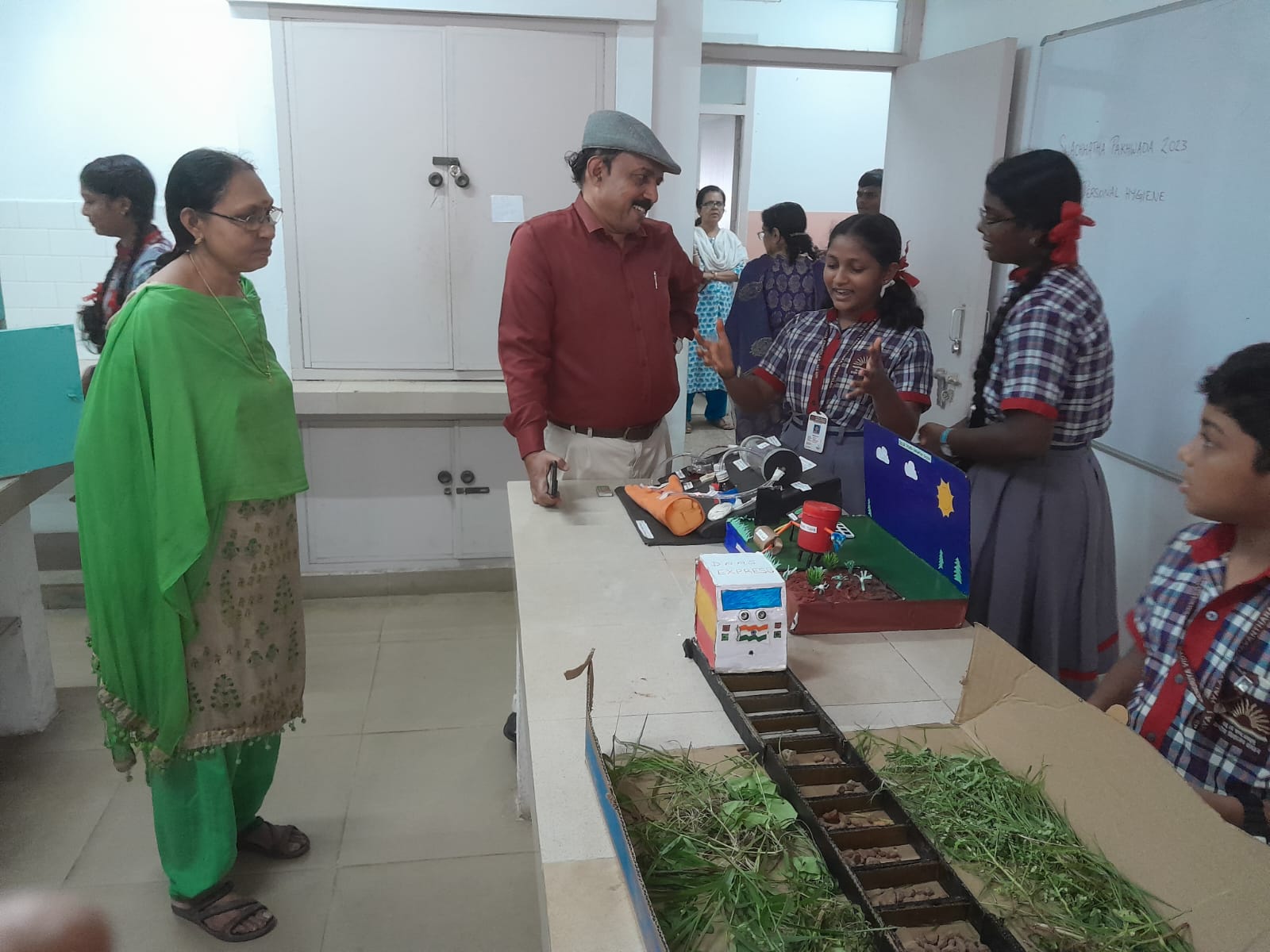 प्रधानमंत्री श्री केन्द्रीय विद्यालय एर्नाकुलम - विज्ञान प्रदर्शनी - विद्यालय स्तर