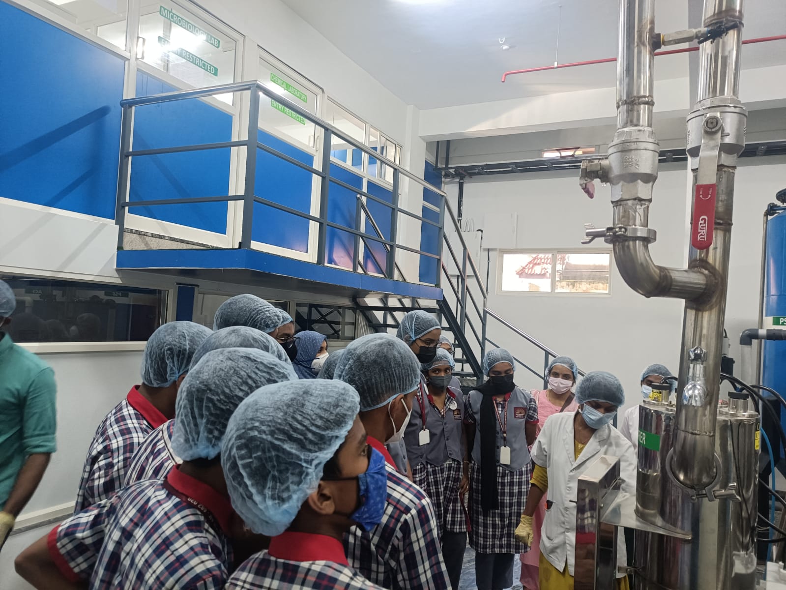 एक्सपोजर विजिट - पीएम श्री केन्द्रीय विद्यालय एर्नाकुलम के छात्र