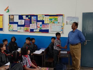 Sh Y Arun Kumar interacting with students