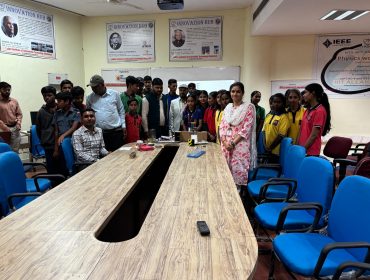 कक्षा आठ के बैच-4 के विद्यार्थियों का आईआईआईटी झालवा का भ्रमण